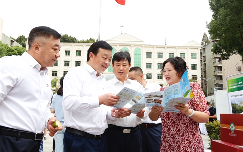 湖北省食品安全宣傳周暨農(nóng)產(chǎn)品質(zhì)量安全法宣貫進(jìn)社區(qū)活動?？讋z