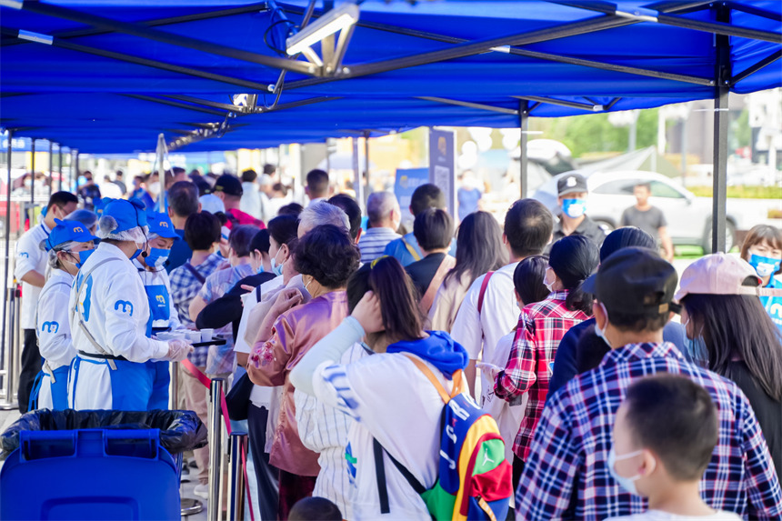 首日爆滿 華中首家麥德龍會員店火爆開業(yè)