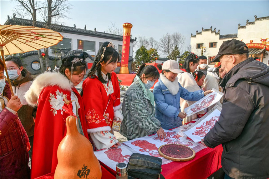 湖北棗陽(yáng)：民俗文藝游園慶新年【4】