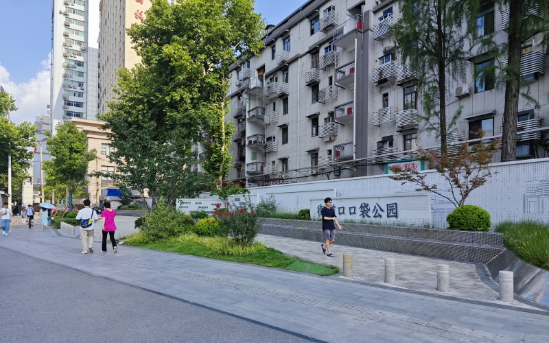 武漢市洪山區(qū)街頭口袋公園。武漢市房管局供圖