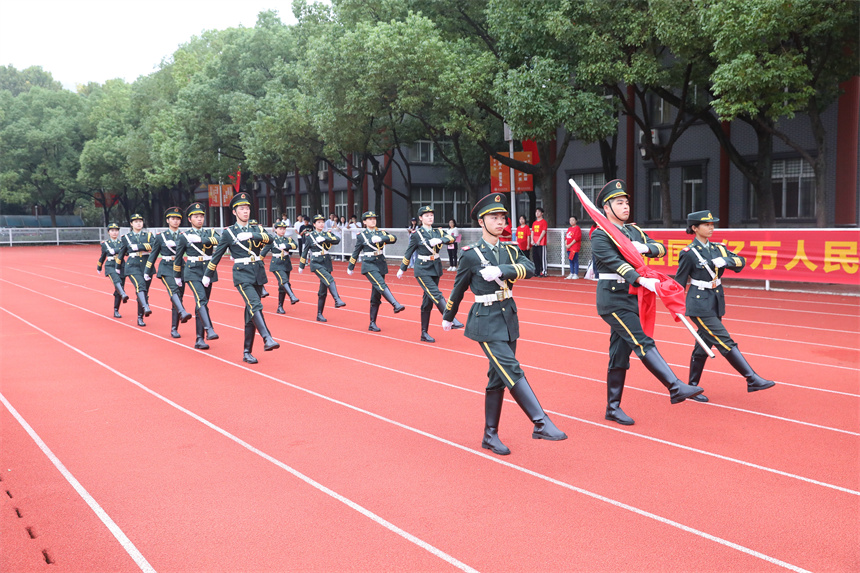 武昌首義學(xué)院師生國慶升旗共抒愛國情