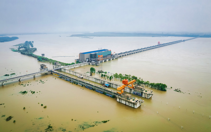 10月5日，漢江本輪洪峰通過興隆水利樞紐，水位達建壩以來最高值。饒茜攝